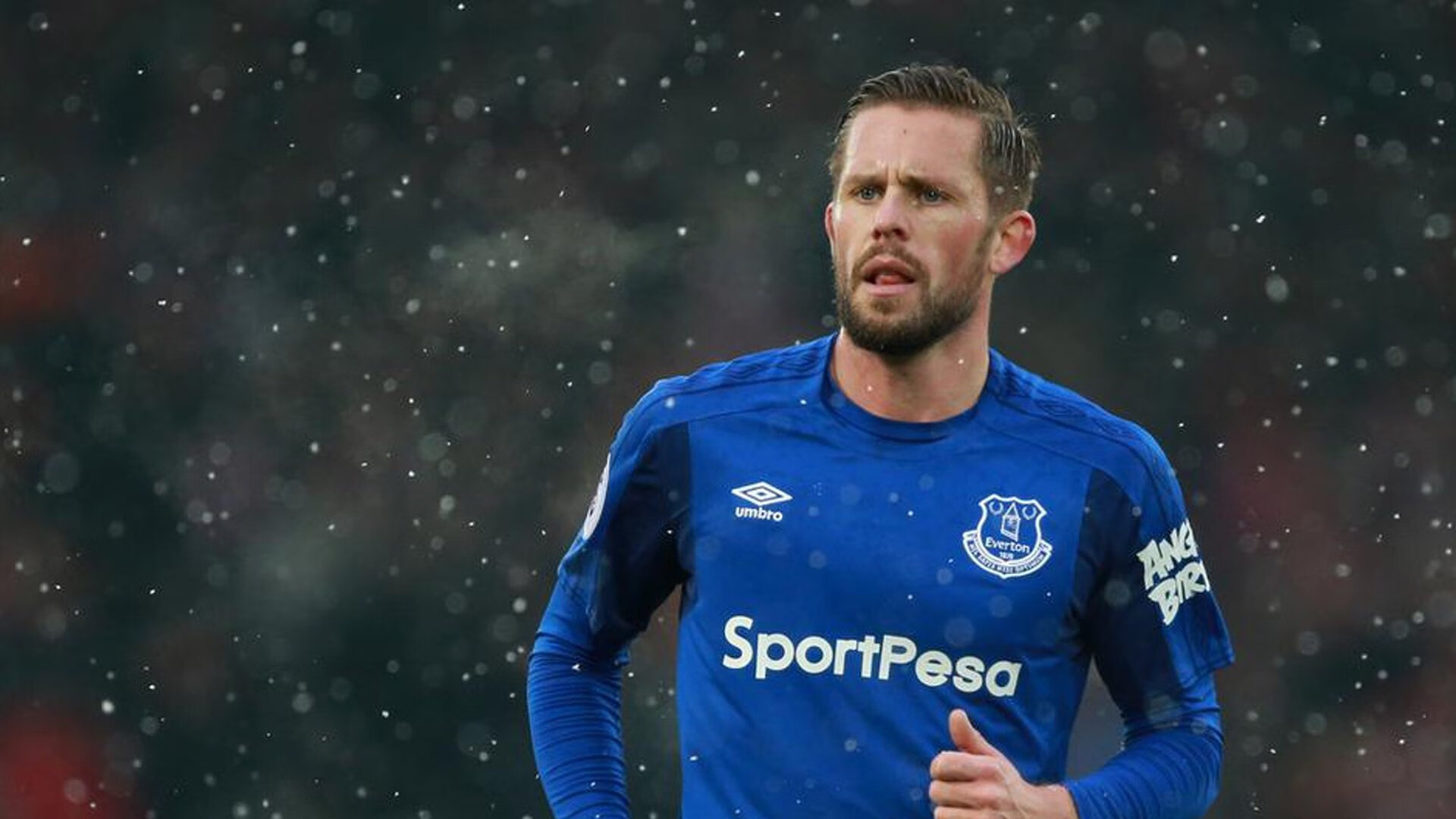 国足战术体系逐步完善防守更加稳健，国足形式